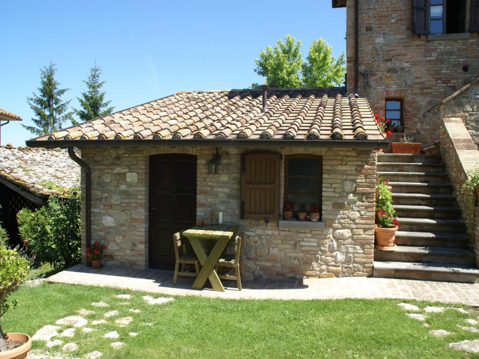 Others 2, Nice apartment with pool and beautiful garden, Perugia