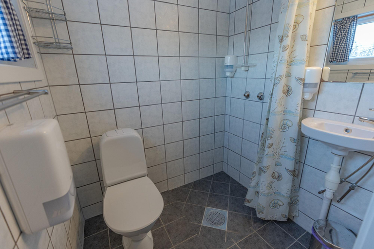 Bathroom 4, Henningsvær Rorbuer, Vågan