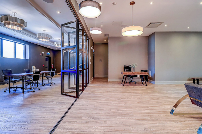 Others 5, Dream Suites Near YYZ Airport, Peel