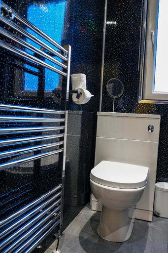 Bathroom 2, West Apartment, North Lanarkshire