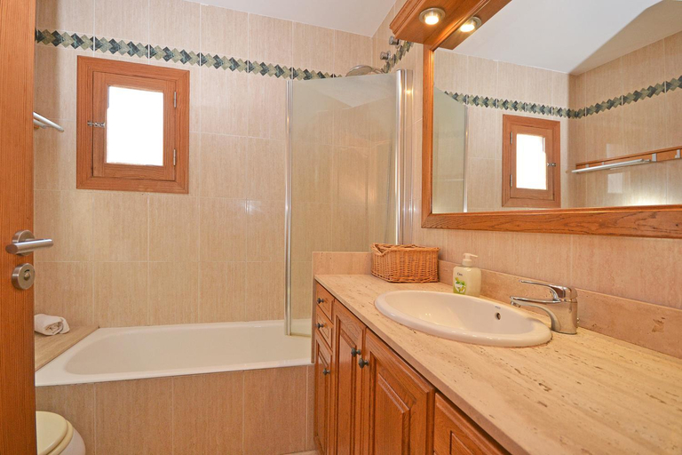 Bathroom 3, Amparo Luca, Baleares