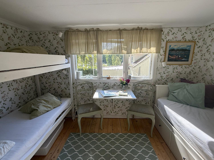Bedroom 2, Grottstugan 62-1, Uddevalla