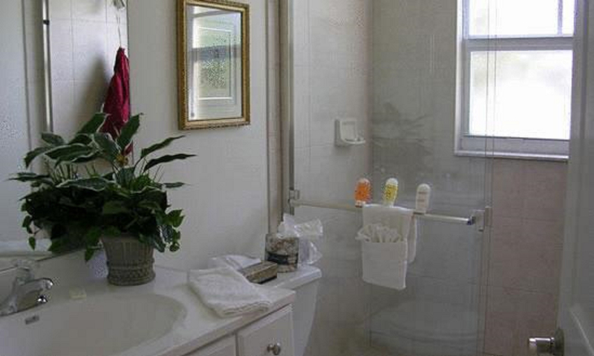 Bathroom 3, Barefoot Beach Resort, Pinellas
