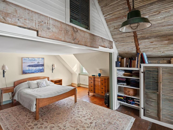 Bedroom 2, Whitford House Cottage, Addison