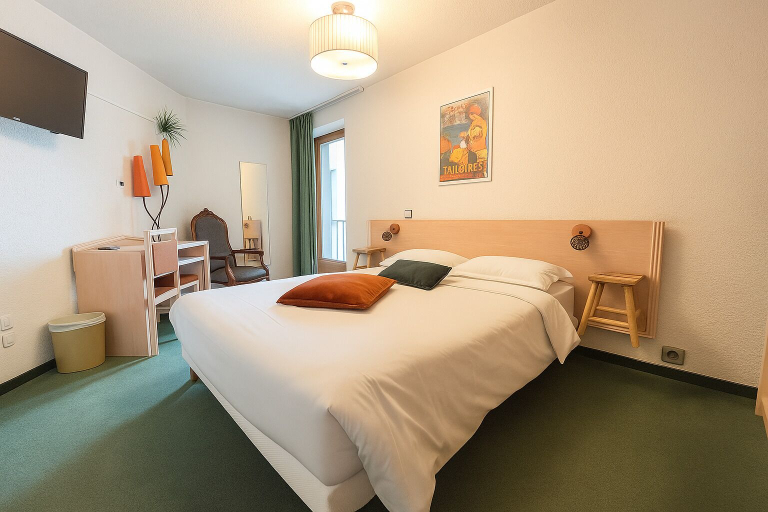 Bedroom 2, Logis Hôtel de Genève, Haute-Savoie