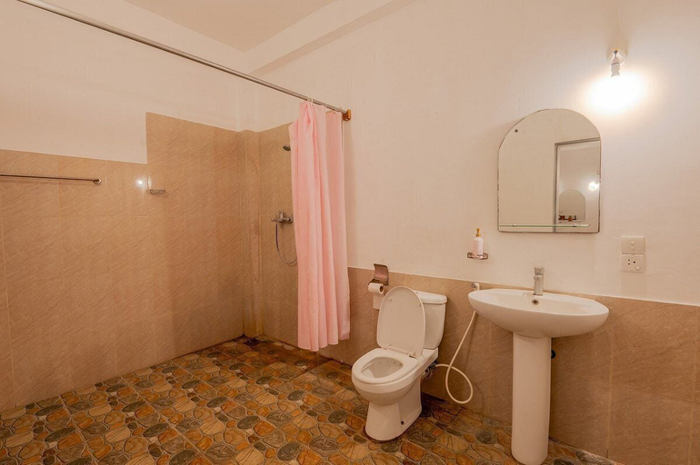 Bathroom 5, Ayurvedic Lanka Wellness Hotel, Hingurakgoda