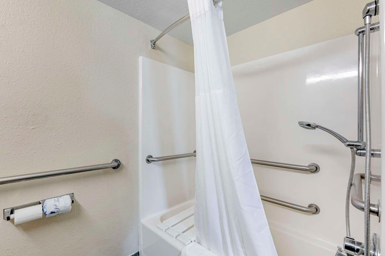 Bathroom 4, Quality Inn Downtown Stuart, Martin