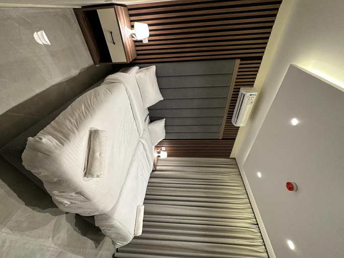 2, Charming Amman Apartment with Electric Heating Free Park, Amman