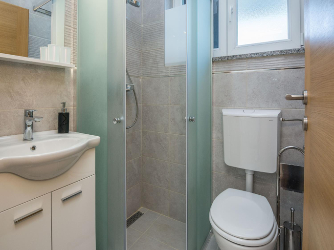 Bathroom, Apartment on Vir Island Near Sandy Beaches, Vir