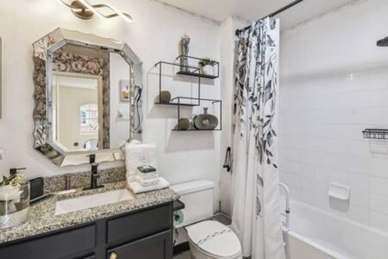 Bathroom 3, Lake Berkley 4BR Villa - Near Disney & Pool, Osceola