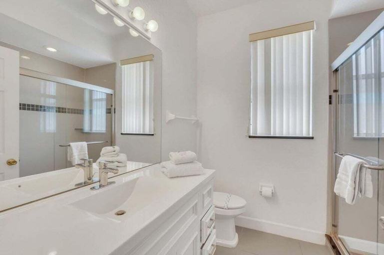 Bathroom 5, Beautiful Golf Resort & Private Pool Area! 5 Bedroom Villa, Polk