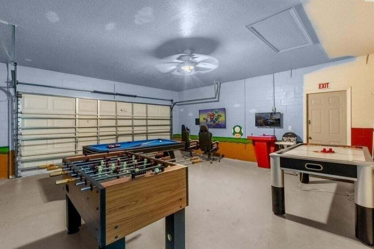 Game room 5, 4 Bed Luxury Quiet & Private Home! 4 Bedroom Villa, Polk