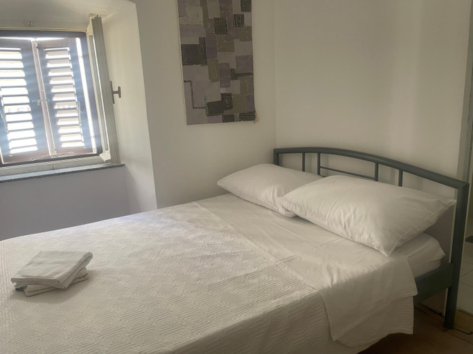 Others 4, Room Stara vrata, Rijeka