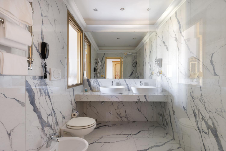 Bathroom 5, Hotel Romanico Palace, Roma