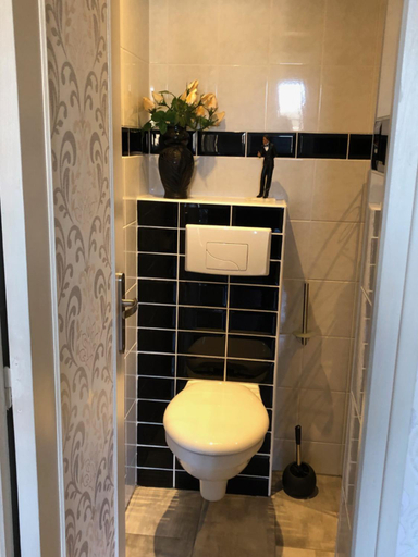 Bathroom 3, Le Voyageur, Allier