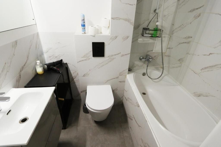 Bathroom 2, Fantastic Inn Warsaw - CH35, Warsaw
