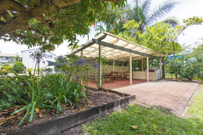 BBQ/picnic area 2, Palmway Burleigh Stay, Gold Coast