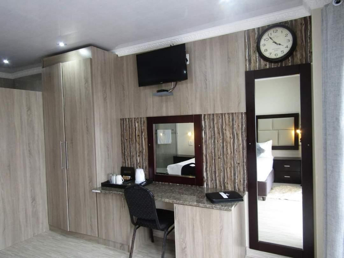 Others 3, Zovuyo Hotel, Amathole