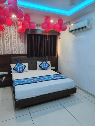 Room 4, HOTEL LOTUS GOLD, Vadodara