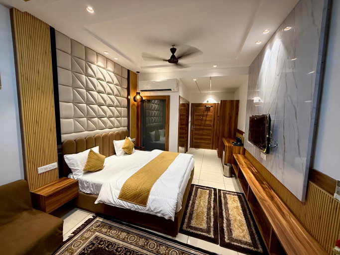 Others 5, The Grand's, Yamunanagar