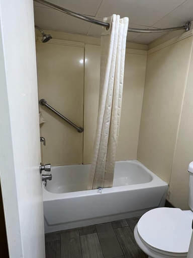 Bathroom 3, Rodeway Inn Walterboro I-95, Colleton