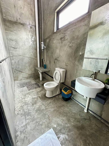 Bathroom 3, Ferringhi Inn 51, Pulau Penang