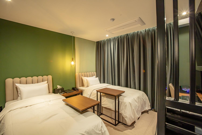 Bedroom 4, Wonju Hotel On The Moon, Wonju