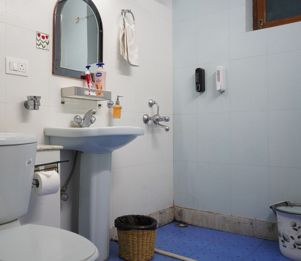 Bathroom, The Basera Luxury Villa, Garhwal