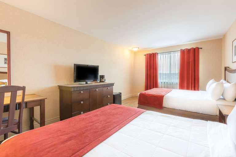 Bedroom 2, Hotel Ambassadeur, Communauté-Urbaine-de-Québec