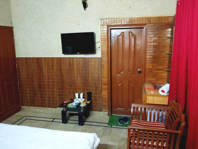 Bedroom 5, Karachi Motel, Karachi