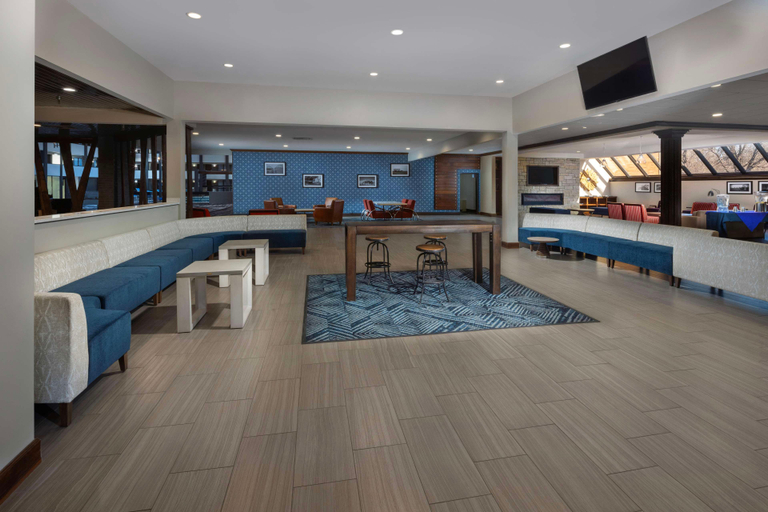 Food & Drinks 5, DoubleTree by Hilton Manhattan, KS, Riley