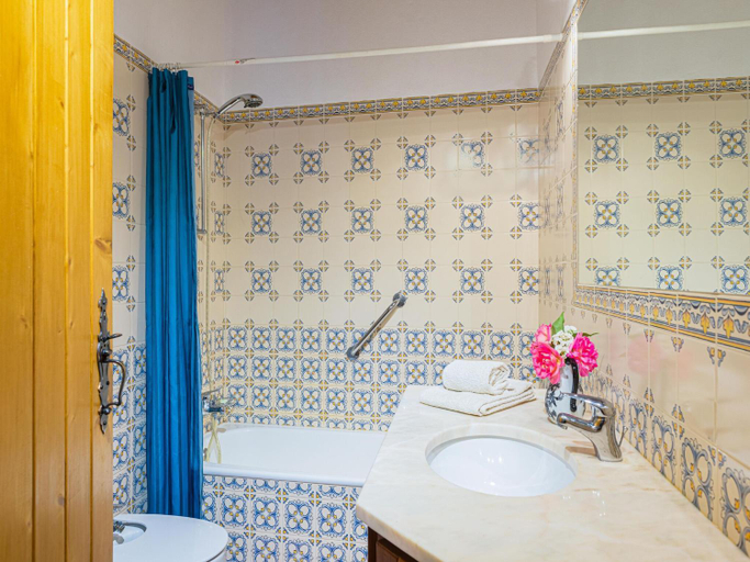 Bathroom 5, Your Montemor-o-Novo Mansion Escape, Montemor-o-Novo