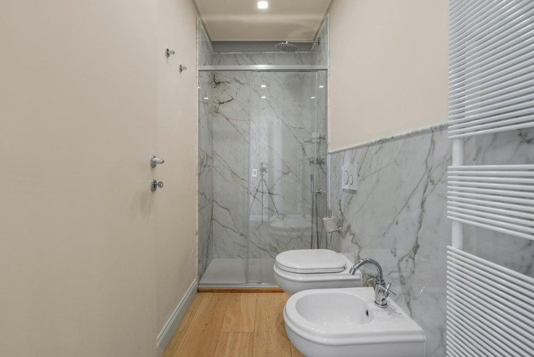 Bathroom 2, Elegant Apartments Near The Duomo, Florence