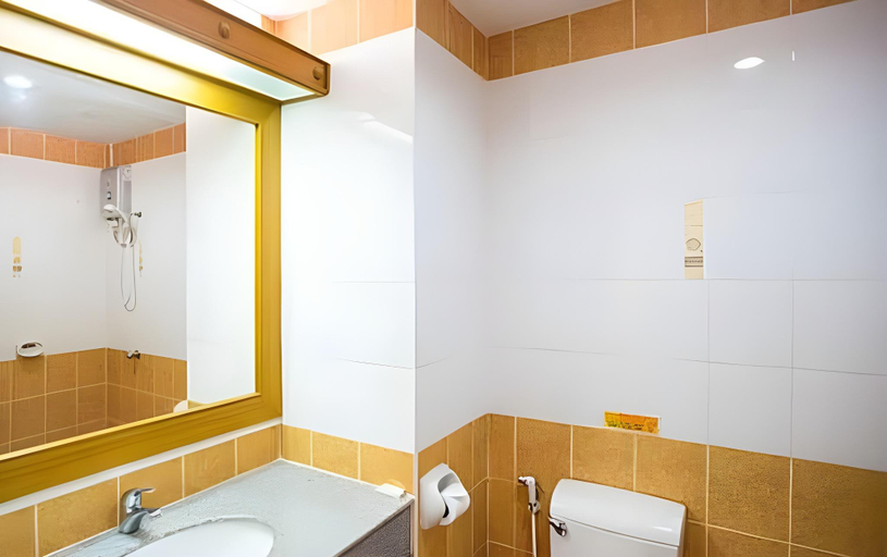 Bathroom 4, Navin Mansion 2, Pattaya