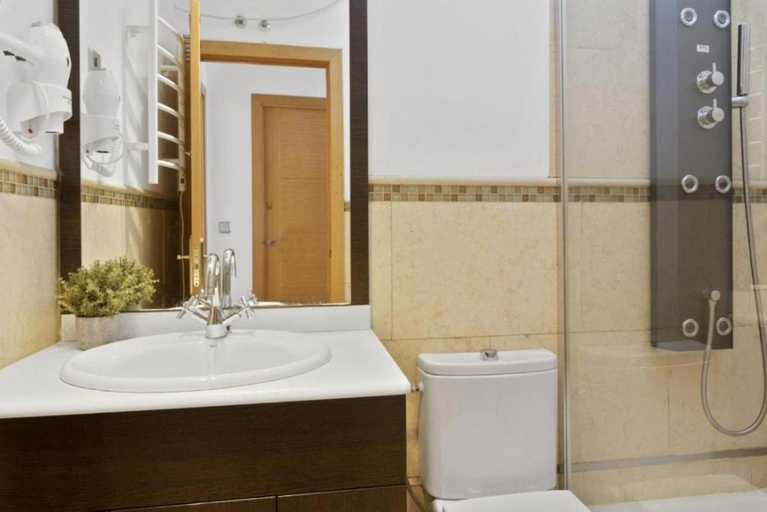 Bathroom 3, Gran Via Apartment, Madrid