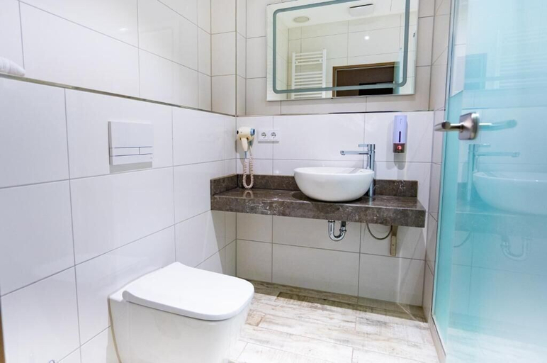 Bathroom 5, Puzzle Hotels, Groß-Gerau