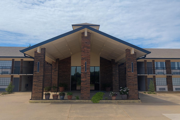 Exterior & Views 2, Walnut Inn, Sequoyah