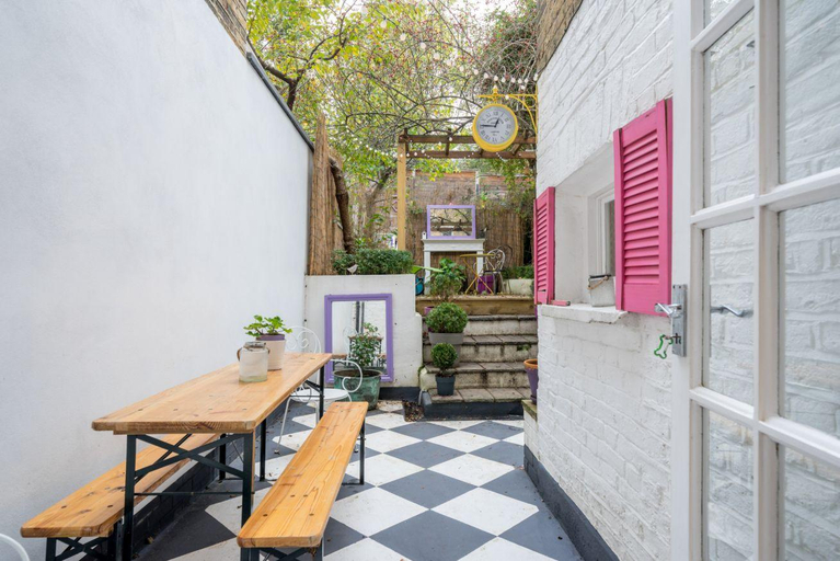 Others 4, Stylish flat with private yard in Shepherd Bush, London