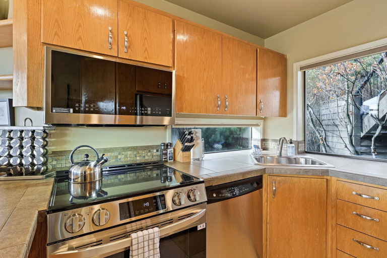 Private kitchen 2, River Ridge 323a 1 Bedroom Home, Deschutes