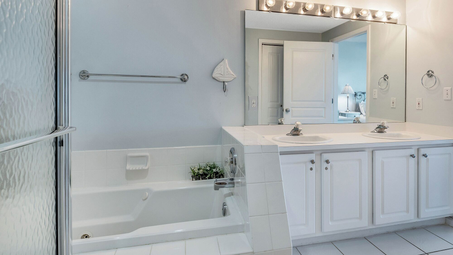 Bathroom 3, Tranquillity on the Beach, Walton