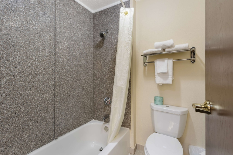 Bathroom 4, Best Western St. Louis Inn, Saint Louis