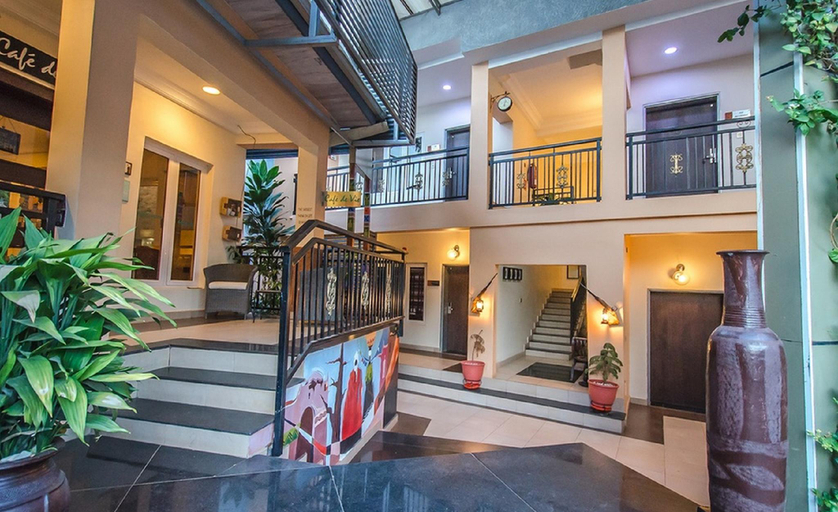 Exterior & Views