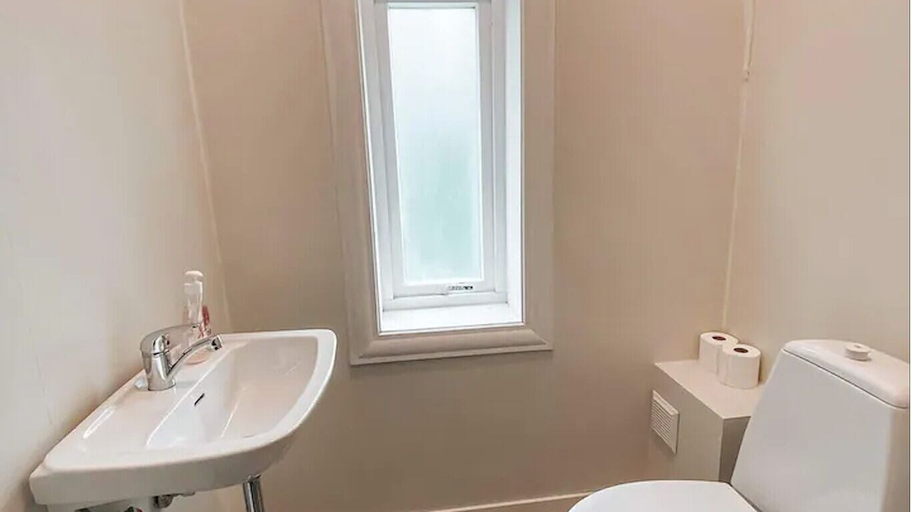 Bathroom 2, Slottet Apartments, Odda