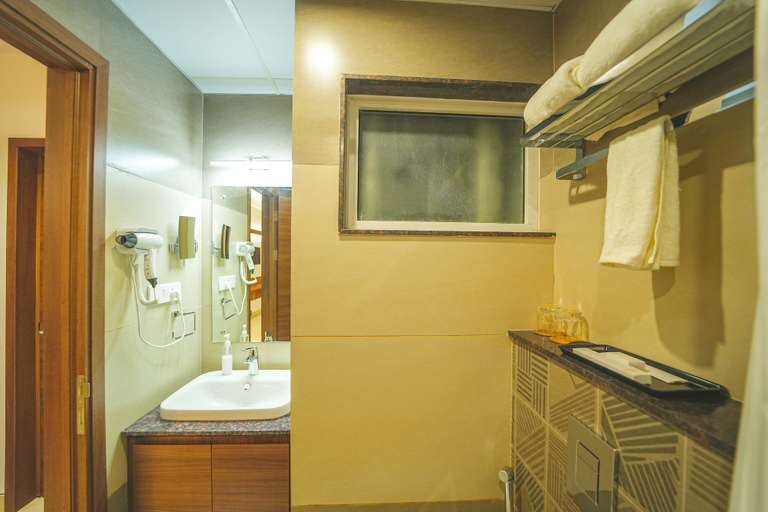 Bathroom 3, Highland Hotel, Bangalore