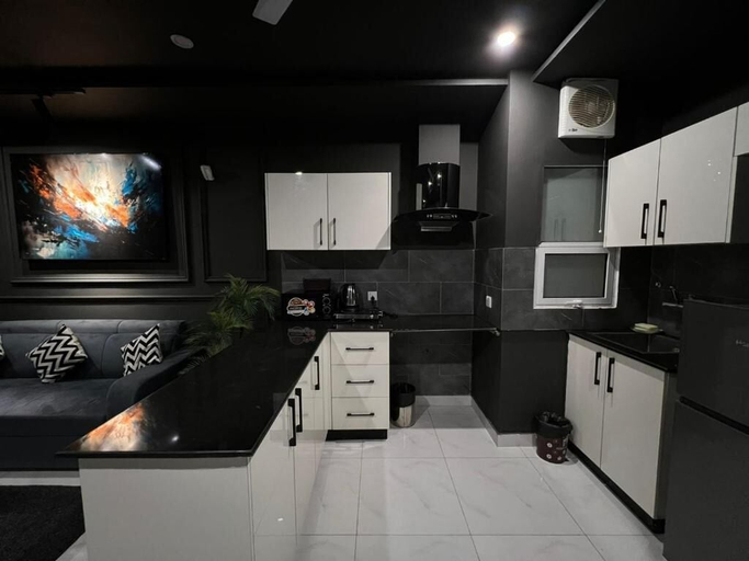 Room 5, Luxor Apartments & Suites, Lahore
