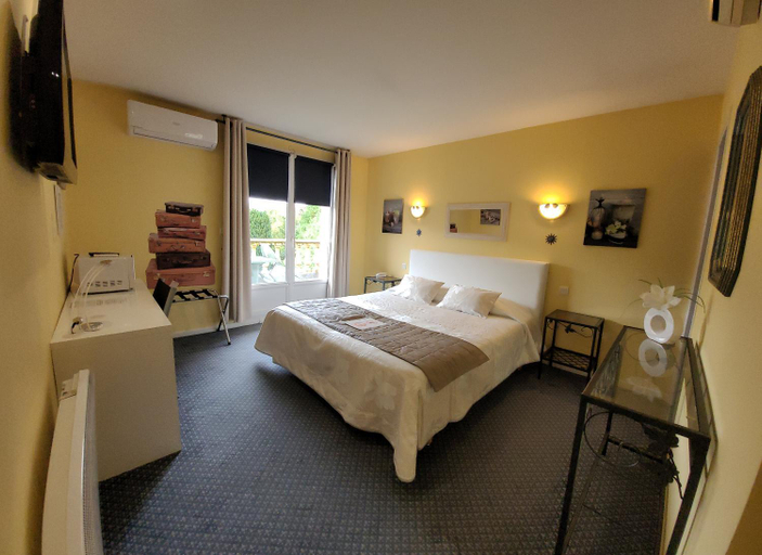 Bedroom 2, Cote Jardin, Meuse