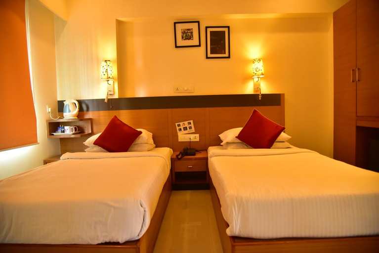 Bedroom 3, HI 5 Hotel, Nashik