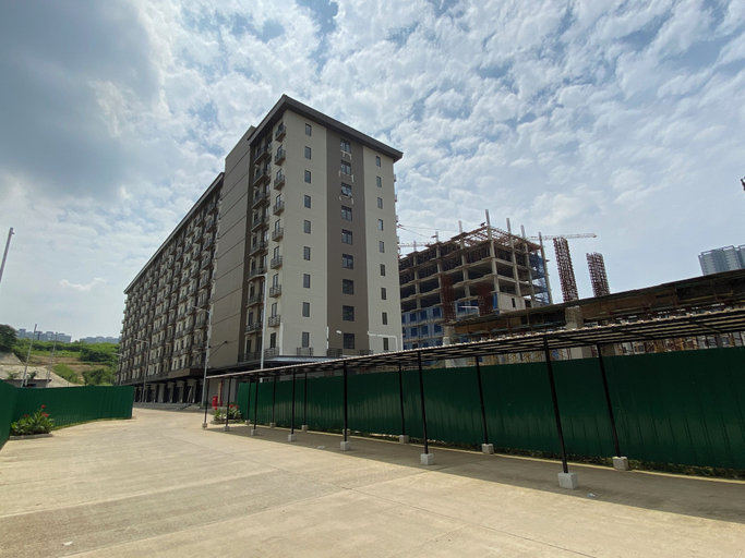 Exterior 5, Warm Neutral Studio Room At Meikarta Apartment, Cikarang