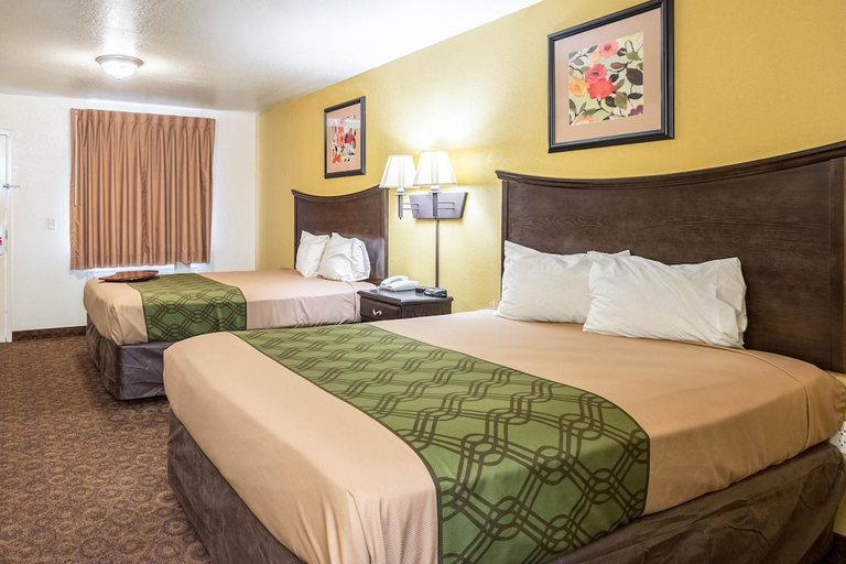 Bedroom 2, The Magnolia Hotel Searcy, White
