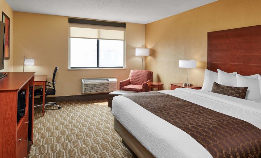 Bedroom 2, Best Western Plus Milwaukee Airport Hotel & Conference Ctr, Milwaukee